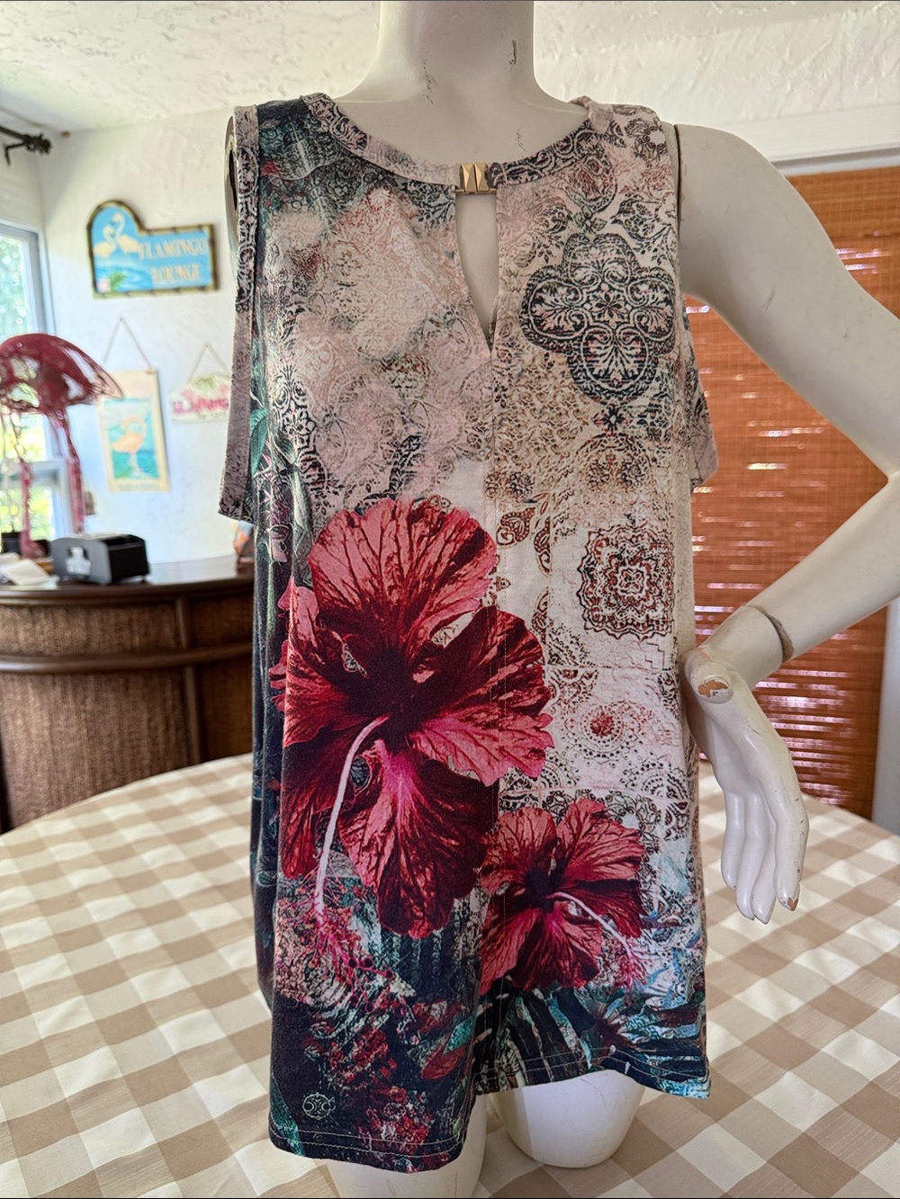 Sleeveless Floral Print tank top